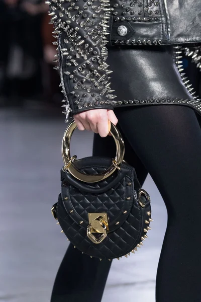 Look 10
